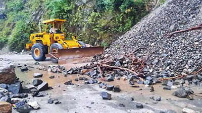 Uttarakhand: Falling boulders kill Rajasthan pilgrim in Sonprayag, 3 others injured