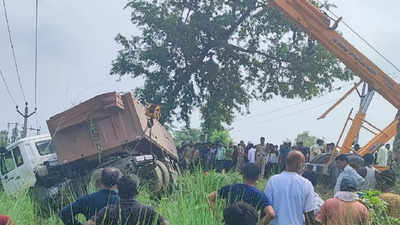 Uttar Pradesh: Five people killed in auto rickshaw-truck collision in Sultanpur