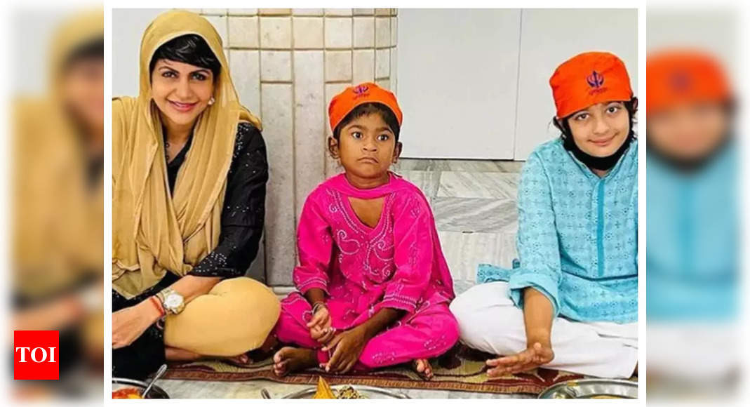 Mandira Bedi organises Akhand Paath and langar on her late husband Raj Kaushal’s first death anniversary – See photos – Times of India