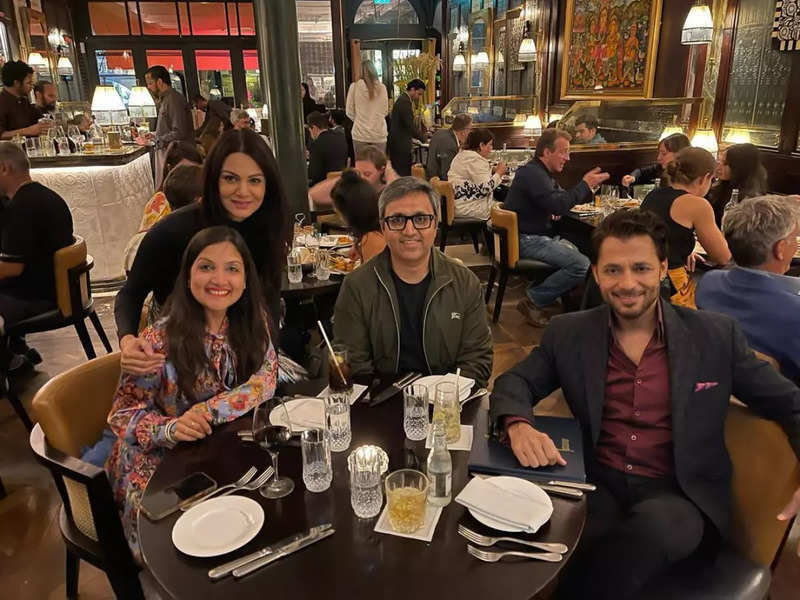 Shark Tank India's Ashneer Grover and Anupam Mittal dine out in London with their wives; a netizen asks, 'Who paid the bill?'