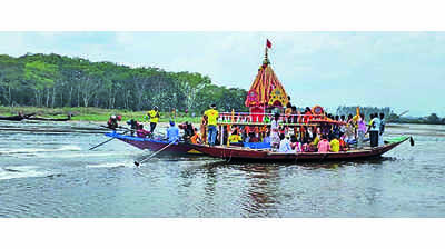 Odisha: Smooth sailing for deities on calm Chilika waters