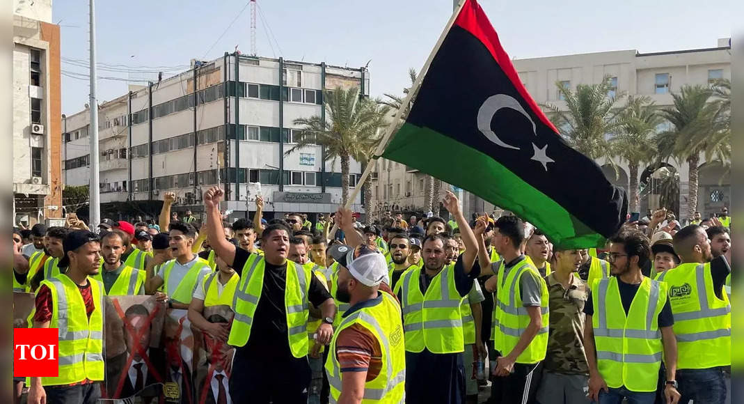 Libyan protesters storm, set fire to parliament in Tobruk