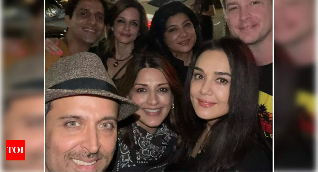 Hrithik Roshan, Sussanne Khan, Arslan Goni, Sonali Bendre catch up in LA; Preity Zinta shares picture from the ‘night to remember’ – Times of India