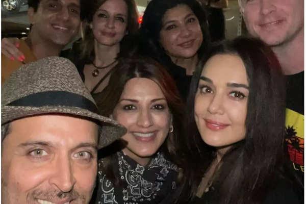 Hrithik, Sussanne, Arslan catch up in LA