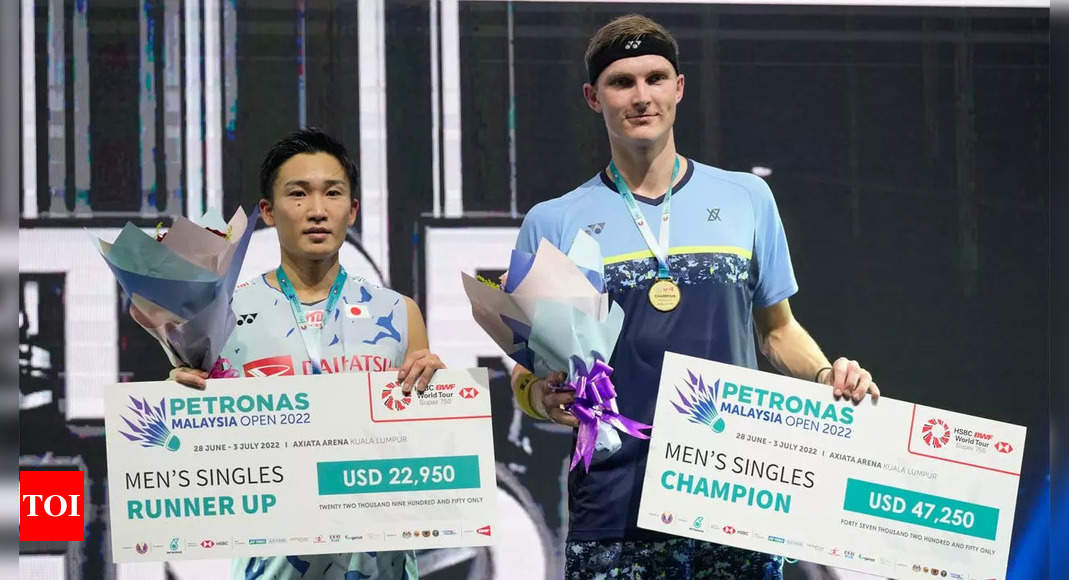Kento Momota thrashed by Viktor Axelsen in Malaysia final | Badminton News – Times of India