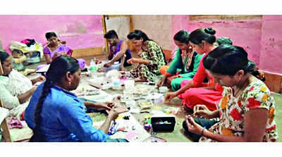 Raipur woman gives handmade jewellery tips to divyangs
