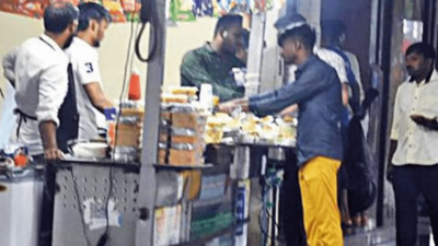 At Bhopal railway station, illegal vendors derail plastic ban