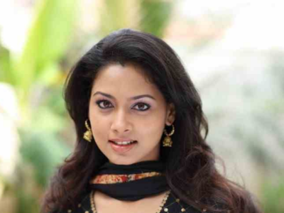 'Ullam Ketkume' actress Pooja says she is too old to make a comeback