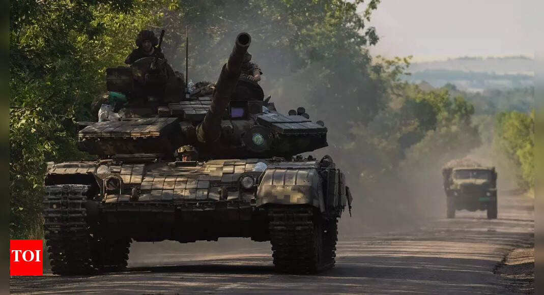 Russia tries to press its offensive into Ukraine's east - Times of India