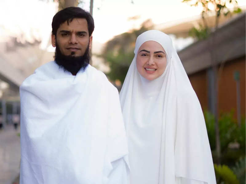 Sana Khan flies to Mecca to perform her first Hajj with husband Anas Saiyad; says, 'It is a dream that Allah has fulfilled'