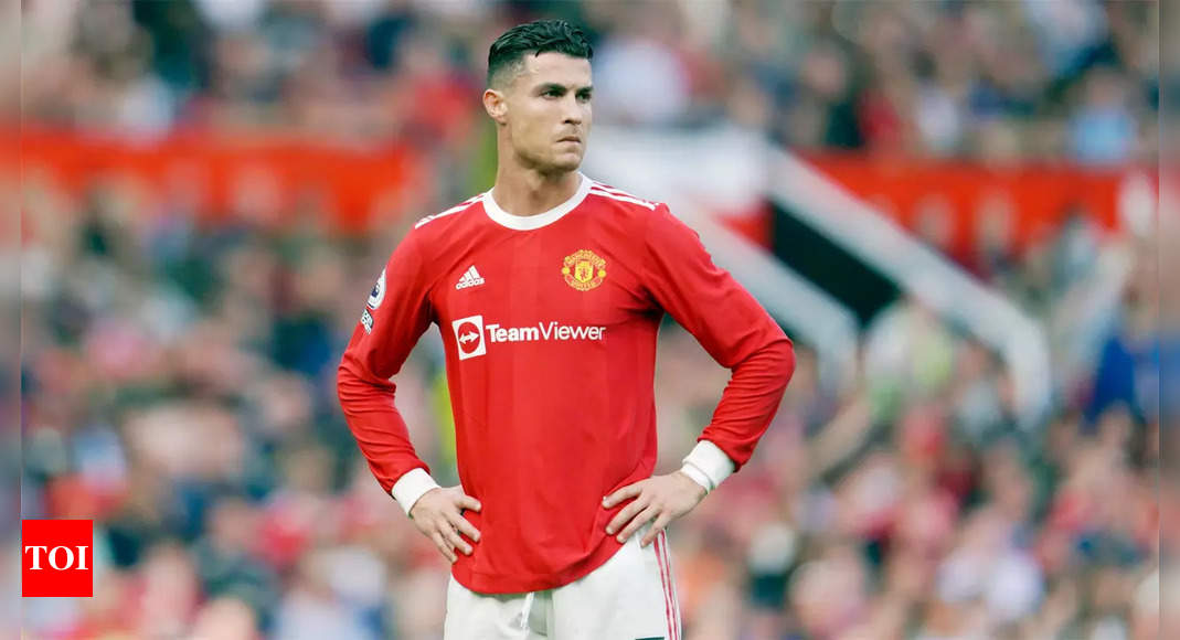 Ronaldo misses Manchester United coaching for ‘circle of relatives causes’: Reviews | Soccer Information