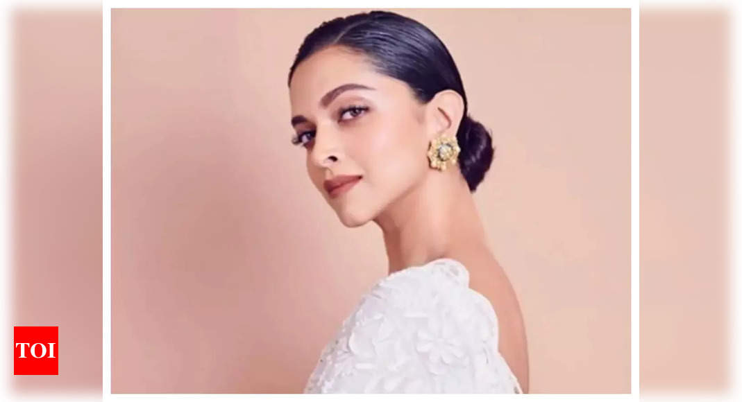 Deepika Padukone’s hilarious response to a fan saying ‘we love you’ is sure to crack you up! – WATCH VIDEO – Times of India