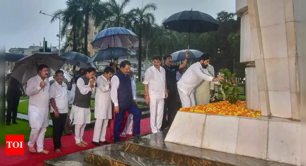 After winning trust vote, Shinde pays tribute at Bal Thackeray memorial; gets rousing welcome in Thane | India News – Times of India