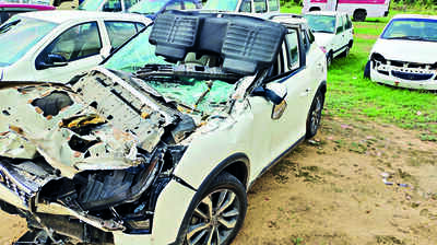 Dausa Doc Dies After Car Hits Tractor With Iron Rods In City | Jaipur ...
