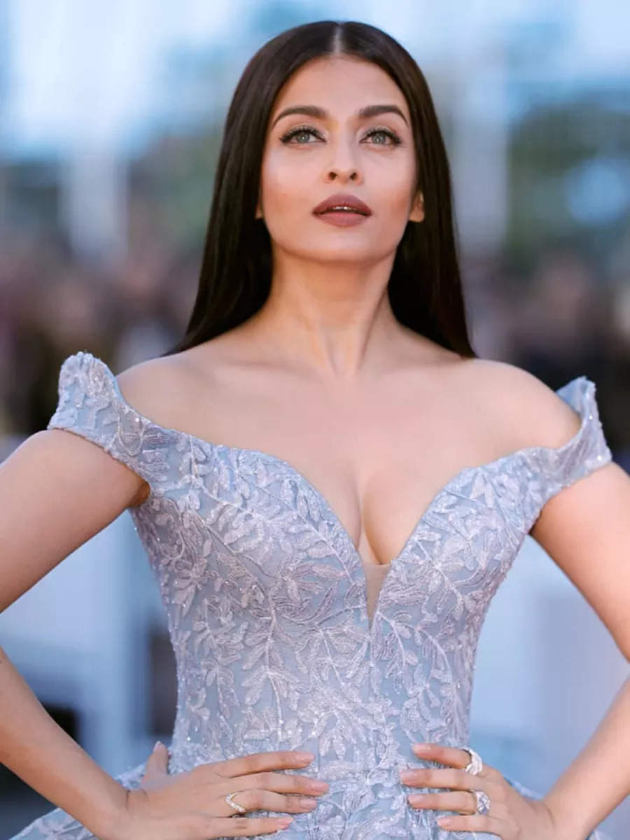 Happy Birthday, Aishwarya Rai Bachchan: Best red carpet looks of the diva  over the years | The Times of India