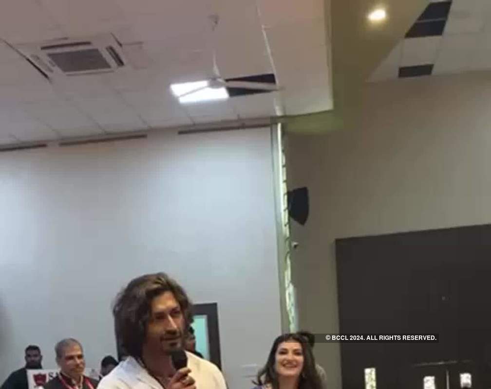 
Vidyut Jammwal and Shivaleeka Oberoi have a fun time with Indore students
