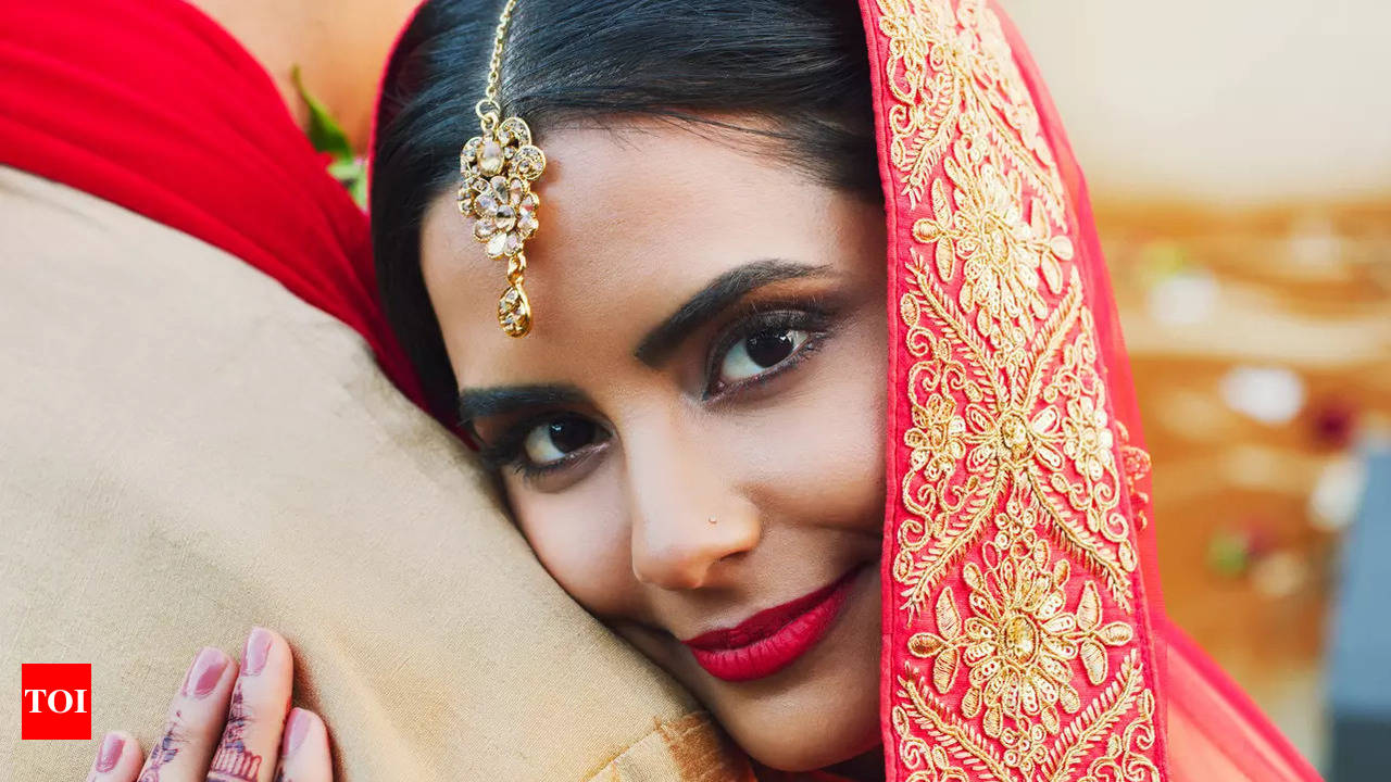 Tips to do Your Own Indian Wedding Makeup & Hairstyle - SUGAR