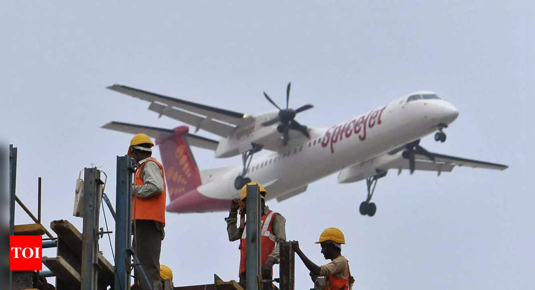 Double trouble: Now, Mumbai-bound SpiceJet Q400’s windshield outerpane cracks midair, plane lands safely