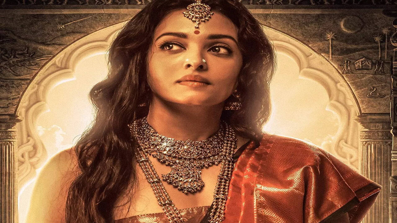 Ponniyin Selvan': Aishwarya Rai Bachchan as Nandini, the Queen of Pazhuvoor  | Tamil Movie News - Times of India