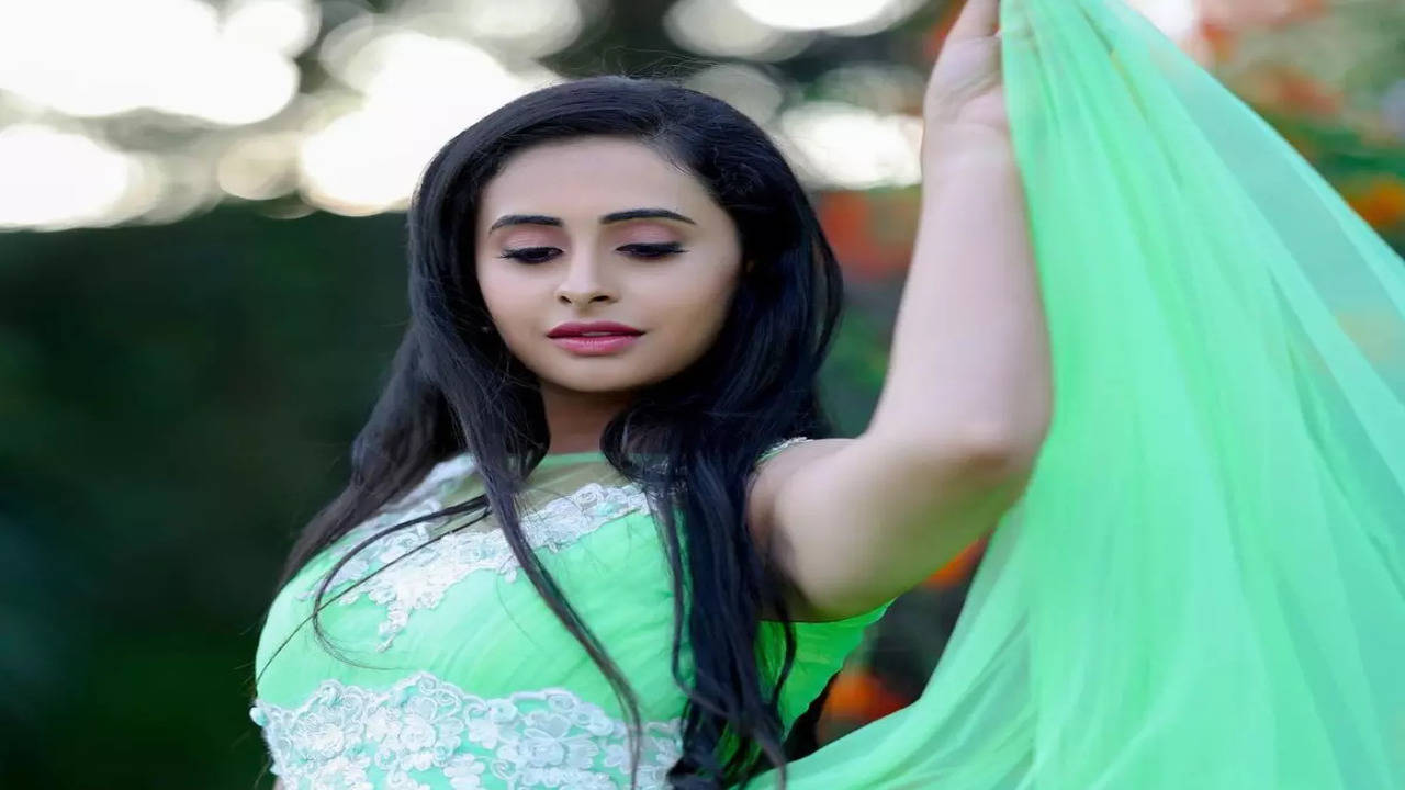 Sanjana Burli looks ethereal in a radiant green dress; see pics - Times of  India