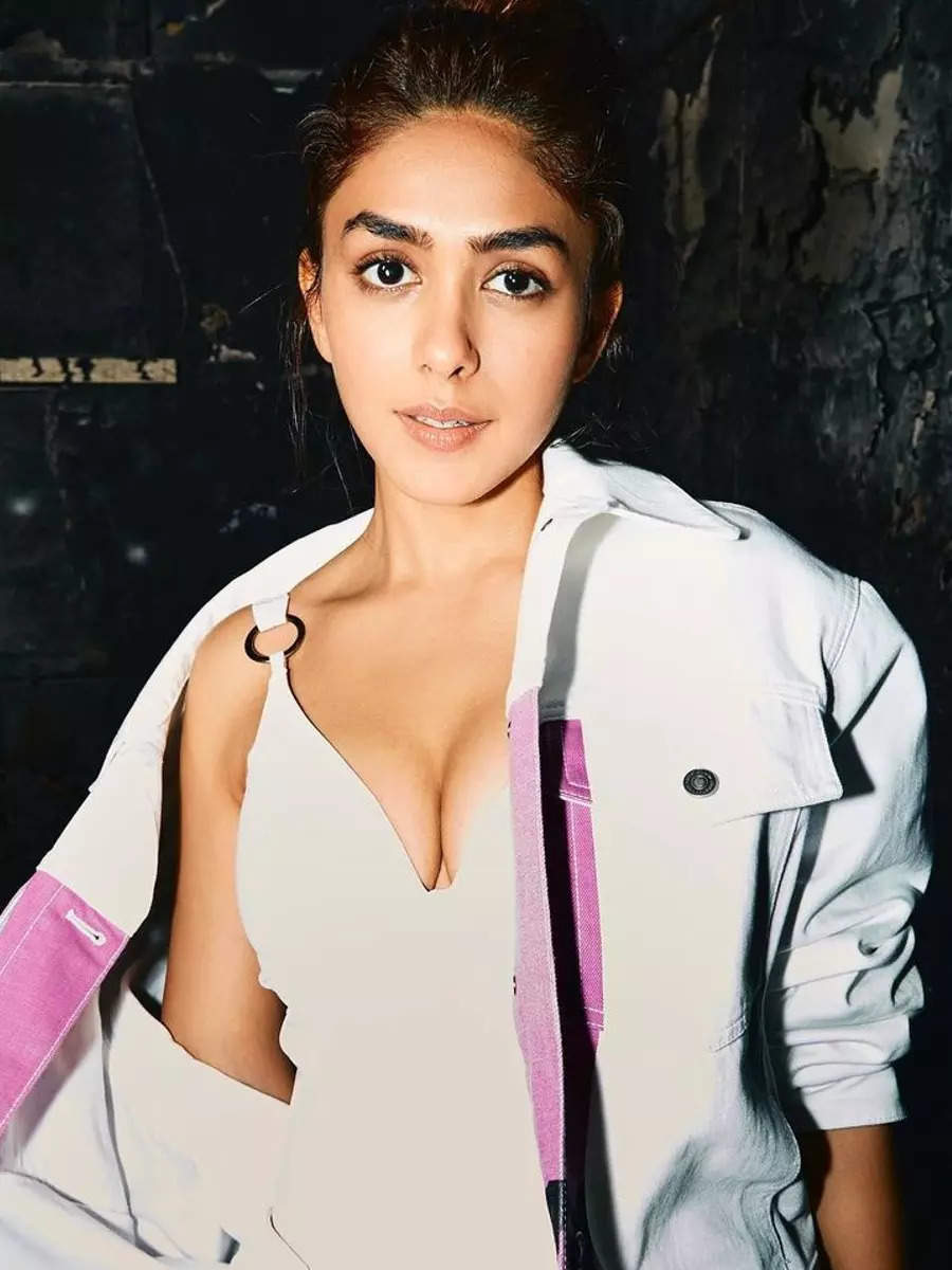8 times Mrunal Thakur looked oh-so-chic