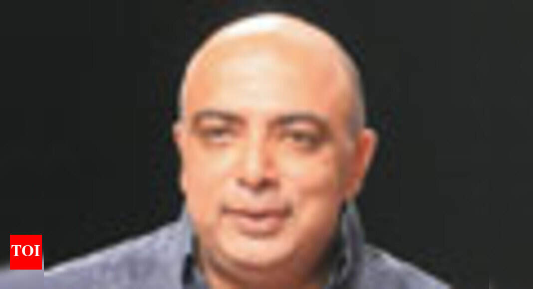 Tarun and his favourite brides - Times of India