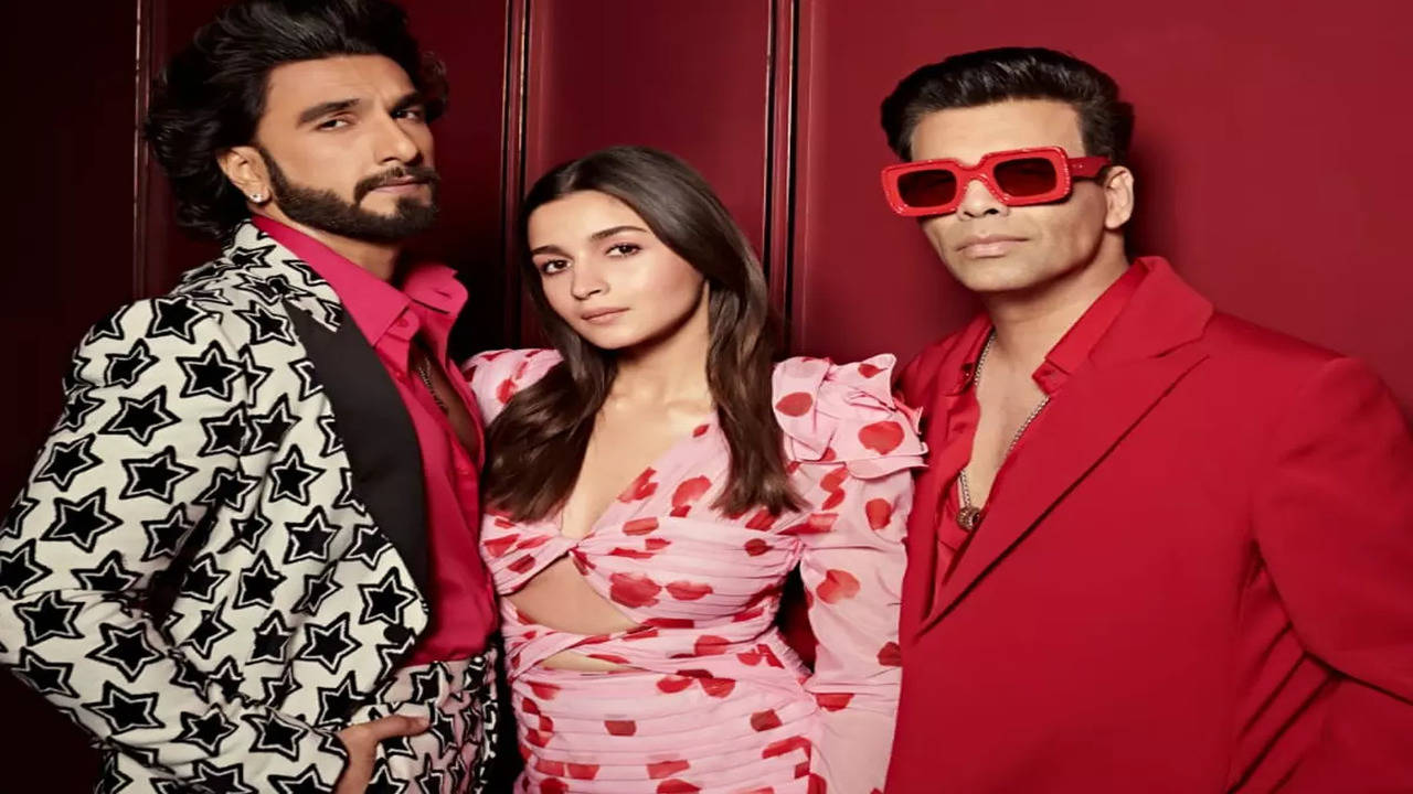 Ranveer Singh's print-on-print suit for Koffee With Karan 7 impresses Karan  Johar, calls him 'My koffee superstar