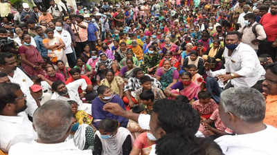 Chitlapakkam lake encroachers protest eviction