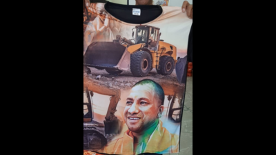 UP: Great demand for t-shirts with bulldozer prints among kanwariyas