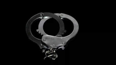 Externed criminal from Thane arrested near Ovala with sharp object