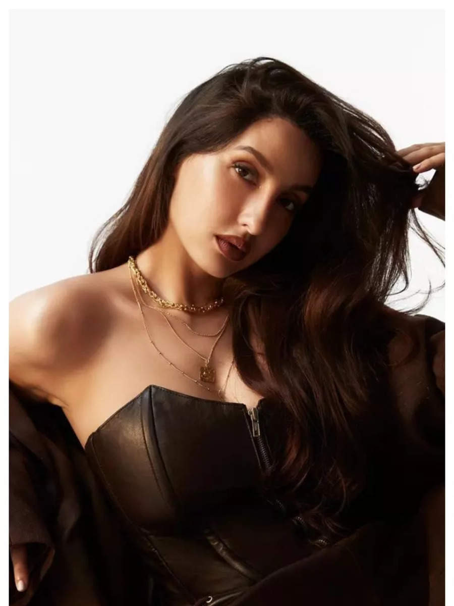 Nora Fatehi, wearing a strapless bra, gave bo*ld poses while