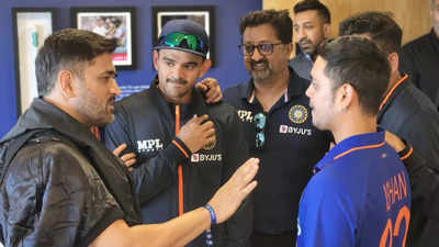 MS Dhoni interacts with Indian players after win over England in 2nd T20I