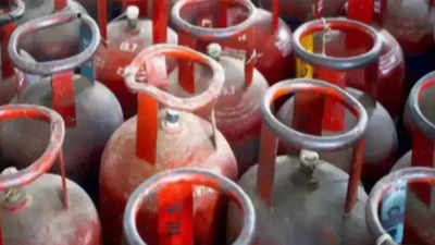 Patna: LPG price hike adds to woes of people