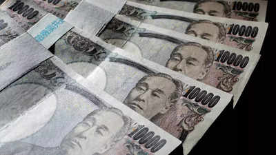 Rampant dollar surges to new 24-year peak on Japan's yen