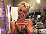 Britney Spears shows off her washboard abs in this gym selfie.