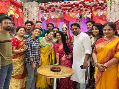 Bengali daily soap ‘Gaatchora’ completes 200 episodes; cast and crew ...