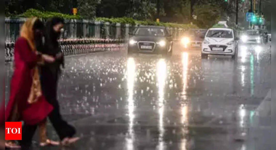 Rain Causes Waterlogging, Heavy Traffic Jams In Delhi | Delhi News ...