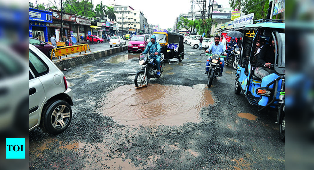 Jinsi Square: Potholes Reappear On Rain Battered Roads | Bhopal News ...