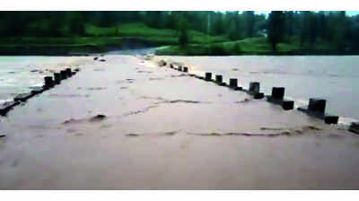 Heavy rain cuts road link from Nashik dist to Gujarat
