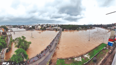 Death toll up amid Maharashtra rain fury; crops on 83,000 hectare damaged