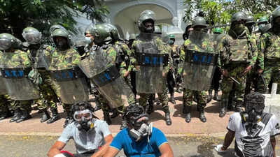 Sri Lankan protesters storm PM's office amid crisis