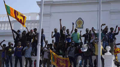 Sri Lankans' fury turns on Wickremesinghe after president flees