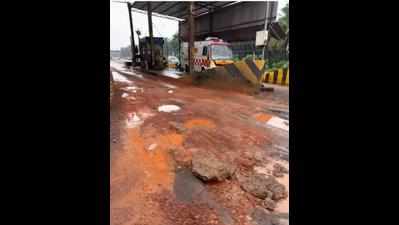 Pictures of pothole-filled toll booth road sent to PMO