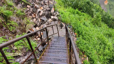 Kolhapur: Portion of stone bastion at Vishalgad fort collapse due to ...