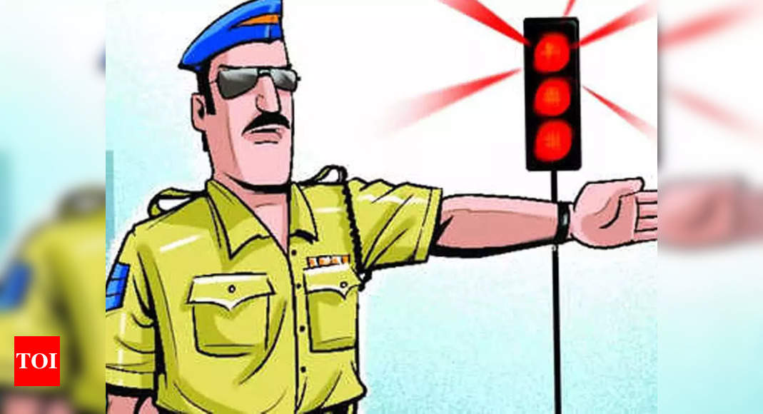 Policeman, Police officer Traffic police, A policeman who wrote a ticket,  hand, people, cartoon png | Klipartz