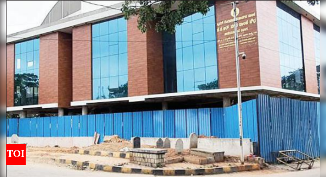 BBMP office comes up in middle of a burial ground
