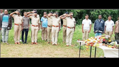 Karnataka: Crime squad Doberman sniffer dies, handlers bid tearful farewell