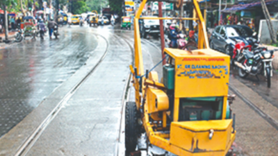 Kolkata civic body hires agencies for manhole desilting