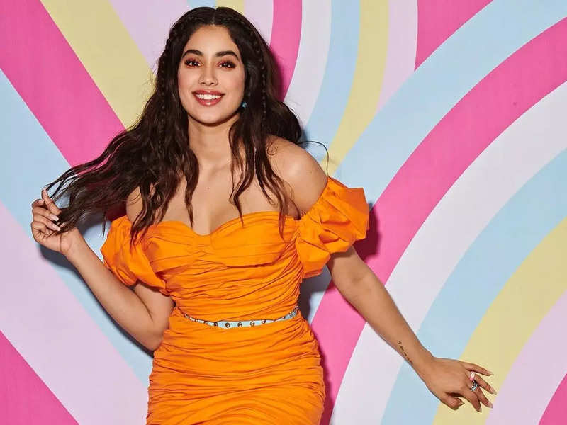 Janhvi Kapoor talks about her bond with Ananya Panday and Sara Ali Khan; says their friendship is 'secure enough for them to co-exist'