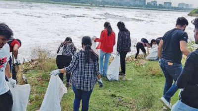 Making a statement: Students collect trash along Yamuna in Delhi